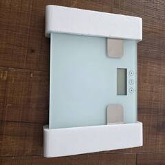 体重計（最大136kg・箱・説明書付き）の画像
