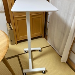昇降式スタンディングテーブルの画像