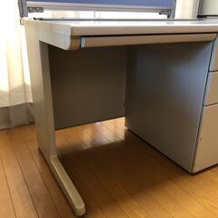 事務机お譲りいたします。（早く取りに来ていただける方）の画像