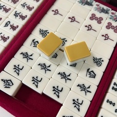 麻雀牌セットマージャンハイベージュ系ケース点棒サイコロ 昭和レトロ 麻雀パイの画像