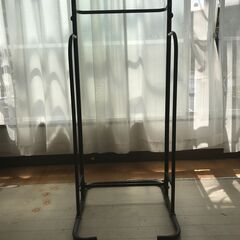 無料【引き取り日：8/29（金）まで】　ぶら下がり健康器　ハンガー掛けの画像