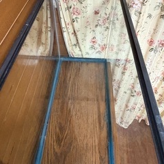 木目調の水槽の画像