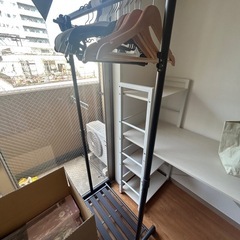 金属衣類ラック、ハンガーの画像