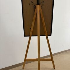 イーゼル　アイリスオーヤマ木製イーゼル　の画像