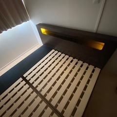ベッドフレーム　クイーンサイズの画像
