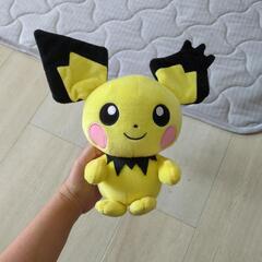 タカラトミーキャッチしてギザみみピチュー　ぬいぐるみの画像