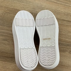 ベアロ　赤　スリッポンスニーカー　22.5㎝の画像