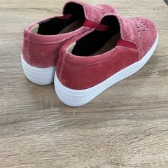 ベアロ　赤　スリッポンスニーカー　22.5㎝の画像