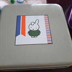 お菓子の缶のみの画像