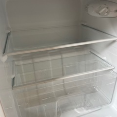 082800 ハイセンス小さめ2ドア冷蔵庫93L2017年製の画像