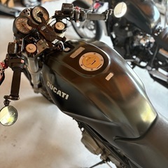 ドゥカティ M400ダーク ２本出しアップマフラー セパハン シングルシート カフェレーサーの画像