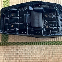 XJ400.550
純正シートの画像
