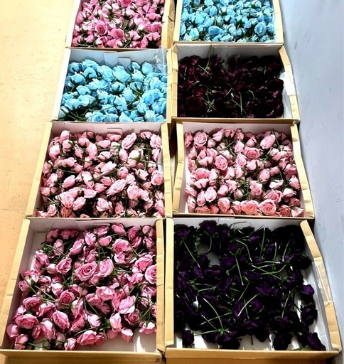 美品　手作りトピアリーのバラ素材キット 　8本で千円のバラを100本以上いれた箱を一山で1000円！×11箱