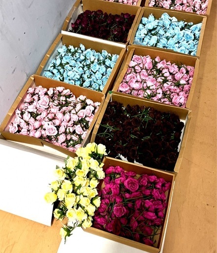美品　手作りトピアリーのバラ素材キット 　8本で千円のバラを100本以上いれた箱を一山で1000円！×11箱