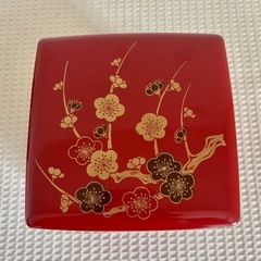 小さめな三段重箱 梅花模様　お正月、お菓子入れ　小物入れ　和風　アンティークの画像