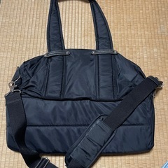 黒いカバンの画像