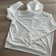 しまむら　UVカットパーカー　ホワイト　Mサイズの画像