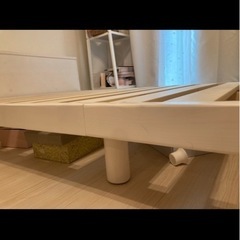 ベットフレーム 白　コンセント付きの画像