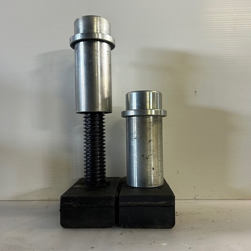 (59)バンザイ／リフトアタッチメント／足ゲタ／2個／車整備 ／ガード付き／リフト用フレーム／柱リフト／カーメンテナンス／フレームパッド