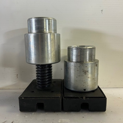 (61)バンザイ／リフトアタッチメント／足ゲタ／2個／車整備 ／ガード付き／リフト用フレーム／柱リフト／カーメンテナンス／フレームパッド