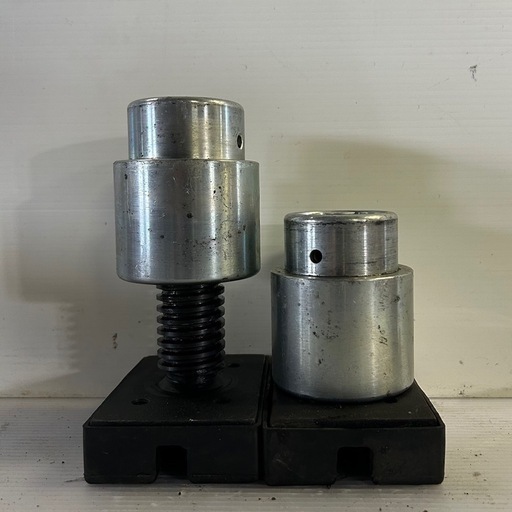 (62)バンザイ／リフトアタッチメント／足ゲタ／2個／車整備 ／ガード付き／リフト用フレーム／柱リフト／カーメンテナンス／フレームパッド