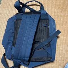 紺色リュックの画像