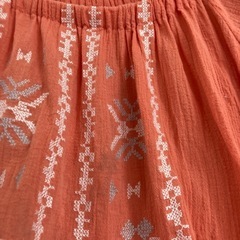 オレンジ 刺繍入り 五分袖ブラウスの画像