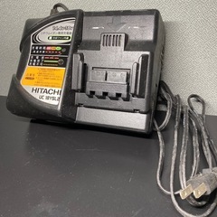 日立　バッテリー充電器の画像