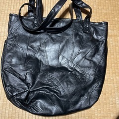黒いカバンの画像