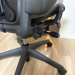 ハーマンミラー アーロンチェア ポスチャーフィット前傾機能つき の画像
