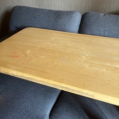 折れ足テーブルの画像