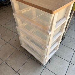 プラスチック棚の画像