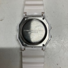 O2508-771 デジタル腕時計 ホワイト 電池寿命不明 中古の画像