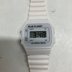 O2508-771 デジタル腕時計 ホワイト 電池寿命不明 中古の画像