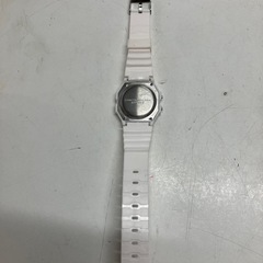 O2508-771 デジタル腕時計 ホワイト 電池寿命不明 中古の画像