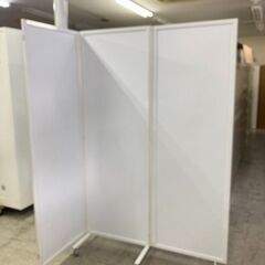 中古　極美品　オフィスコム　パーテーション　折りたたみ3連　3面衝立　間仕切り　自立式　軽量アルミ　ホワイト　キャスター付　アルミ枠　　W1800　H1800　愛知県 一宮市 名古屋 稲沢 江南 岩倉 岐阜 羽島 各務ヶ原 三重 愛知 グッドプライス一宮の画像