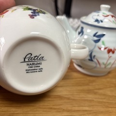 ティーポットとティーカップの画像