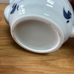 ティーポットとティーカップの画像