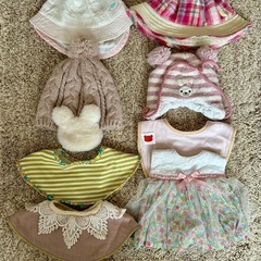 35品まとめ売り　H&M ミキハウス　ベビー服　帽子　スタイ　ミトン　靴下　授乳ケープの画像