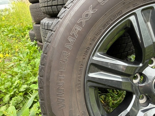 トヨタ ハイラックス 中古純正アルミ付スタッドレス バリ溝 引き取り限定 