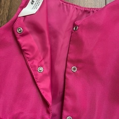 H&M  スパンコール付ワンピース　サイズ122の画像