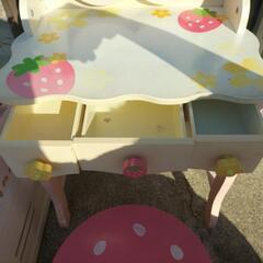 女の子　化粧台　キッチン　おままごとの画像