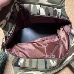 迷彩柄ハンドバッグの画像