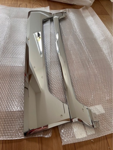 最終値下げハイエース200系シルバーメッキフロントグリル&リアガーニッシュセット