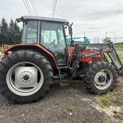 MASSY FERGUSONトラクター　アタッチメント付の画像
