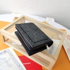 【30日午後受渡仮決定】お財布 ルイヴィトン 黒 新品 箱付きの画像