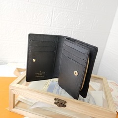 【30日午後受渡仮決定】お財布 ルイヴィトン 黒 新品 箱付きの画像