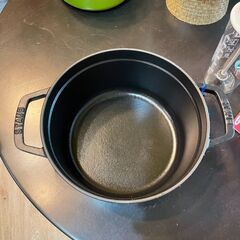 🔥🔥期間限定・特別特価品🔥🔥STAUB ストウブ ピコ・ココット ラウンド 22cm ブラック 両手鍋 フランス製 鋳物ホーロー鍋 中古調理器具の画像