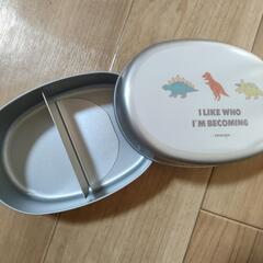 恐竜のお弁当箱の画像
