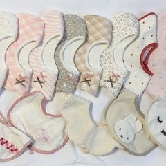 ベビー スタイ よだれかけ 靴下 ミトン 28点まとめの画像